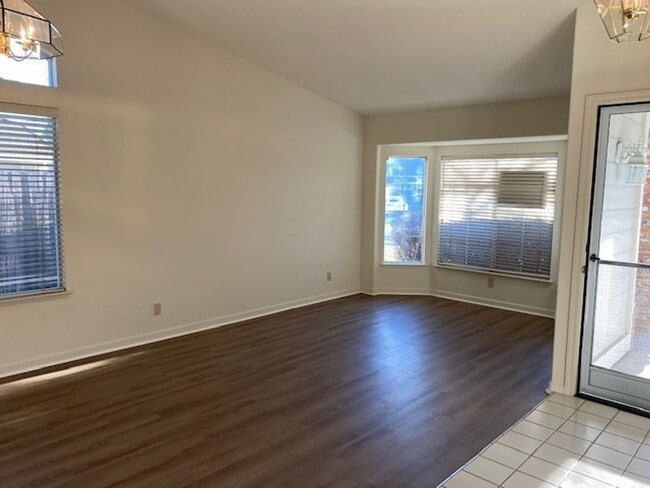 Building Photo - Woodcreek Oaks area 4 bedroom.