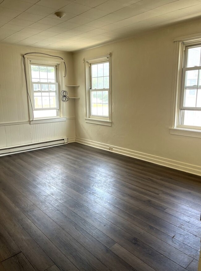 Foto del edificio - Second-Floor 2 Bedroom / 1 Bathroom Apartm...