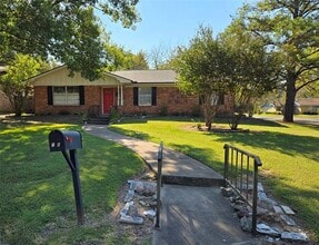 Building Photo - 1609 Arlington Dr