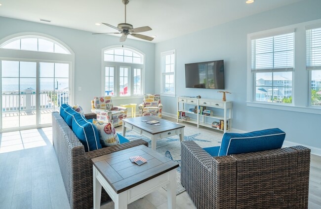 Building Photo - AWESOME OFF-SEASON SINGLE FAMILY BEACH HOM...
