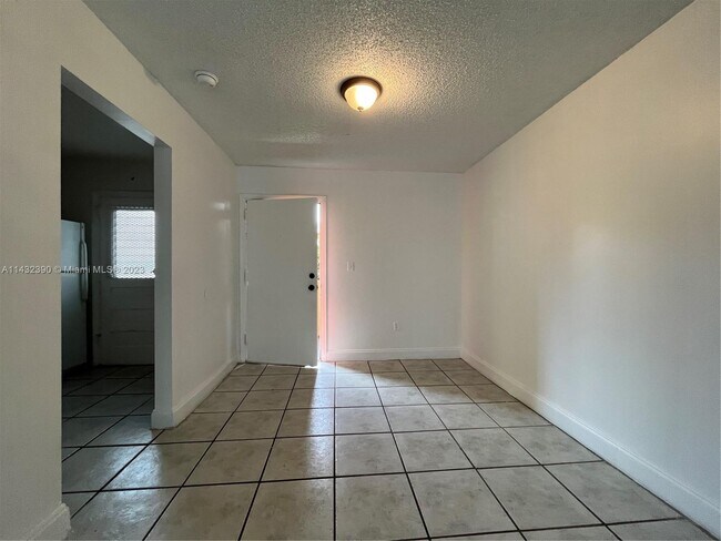Foto del edificio - 3710 NW 21st St