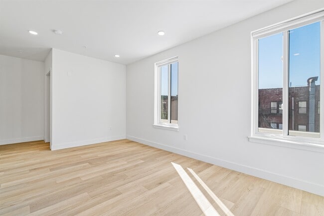 Building Photo - 293 Fairmount Ave