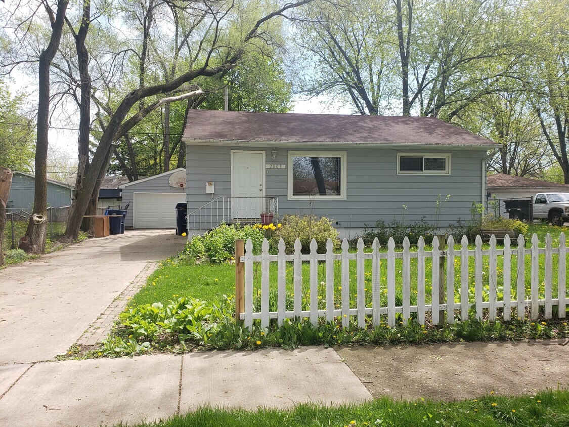 2809 N Butrick St, Waukegan, IL 60087 House Rental in Waukegan, IL