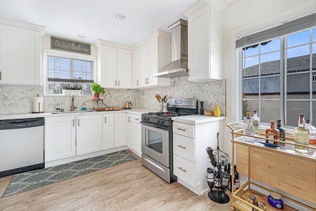 Foto del edificio - A beautiful  home in North Hollywood is no...