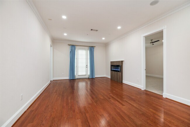 Building Photo - 7134 Mapleridge St