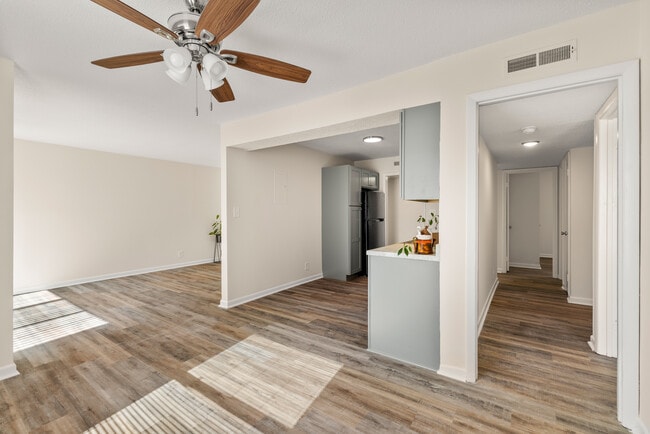 Foto del edificio - New Hanover Village Apartments