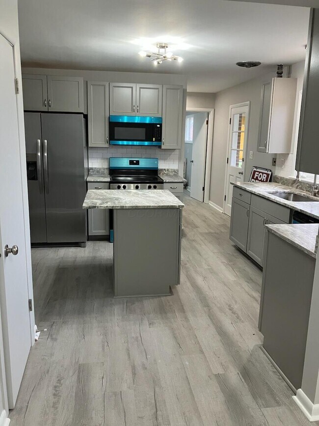 Foto del edificio - 1051 Briarwood Rd