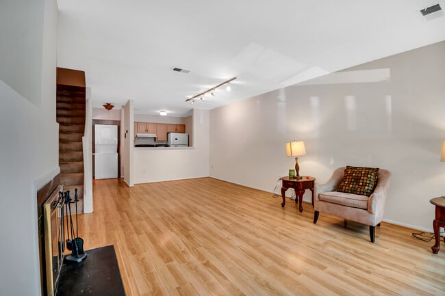 Building Photo - 3944 Woodhue Pl