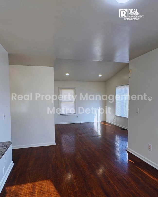 Building Photo - 433 Navahoe St