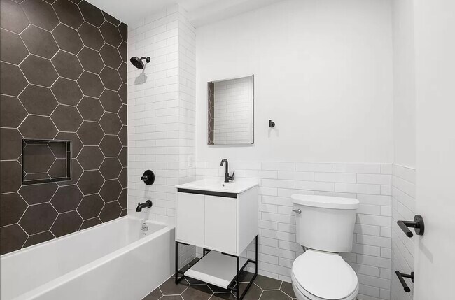 Foto del edificio - 990 Woodycrest Ave