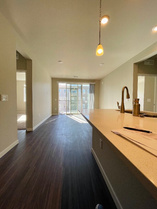 Foto principal - 420 E Fremont Pl