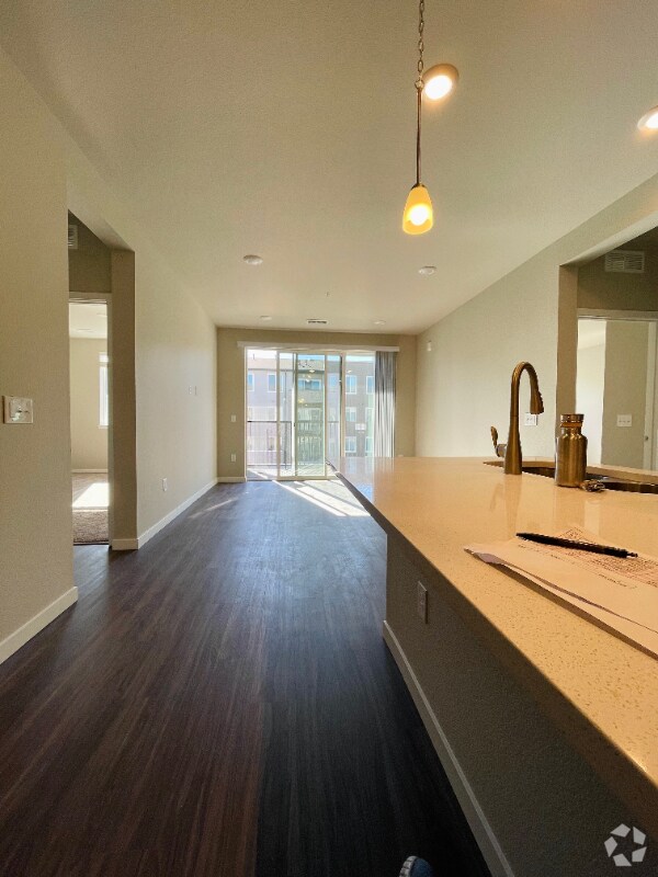 Building Photo - 420 E Fremont Pl