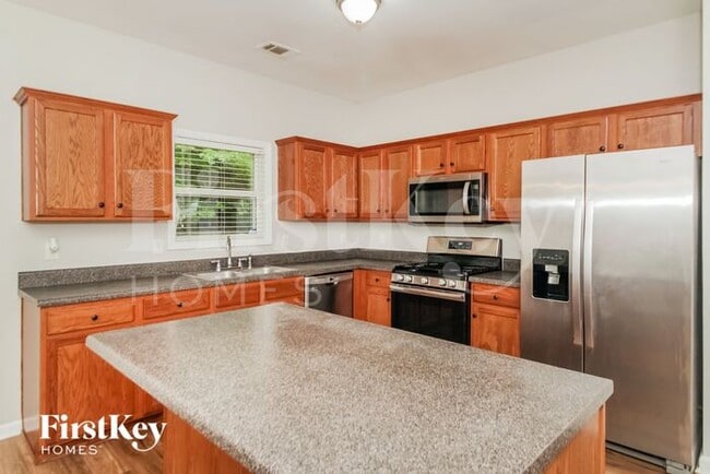 Building Photo - 137 Holbrook Dr