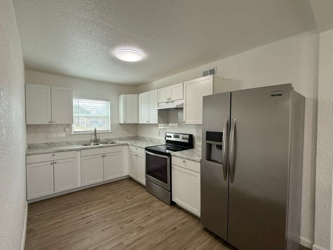 Foto del edificio - 215 Laurelwood Dr