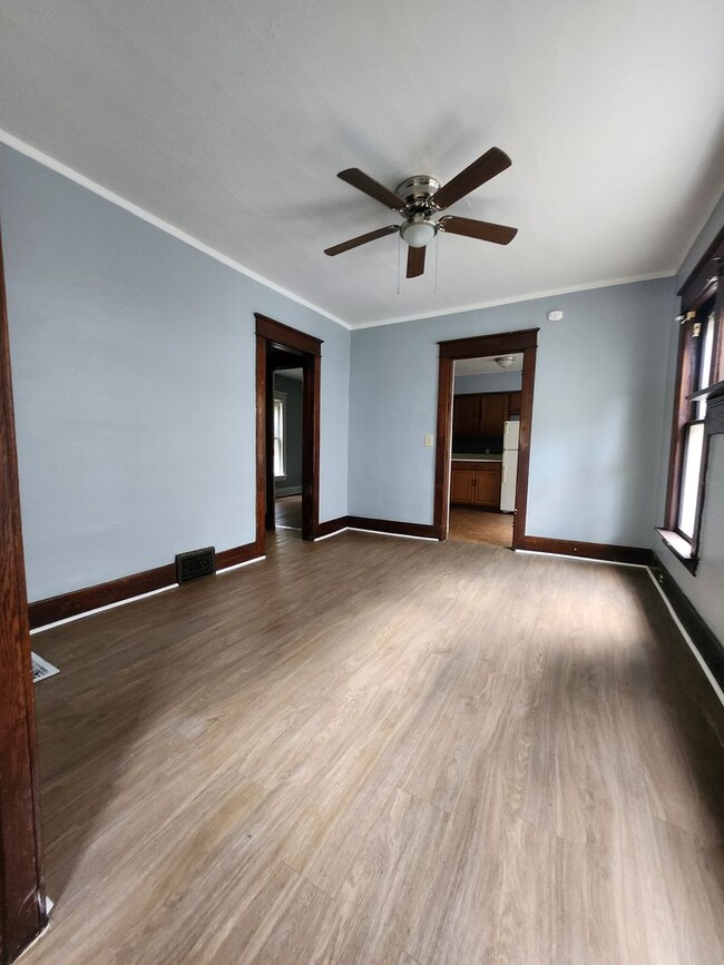 Building Photo - Lower 2 bedroom