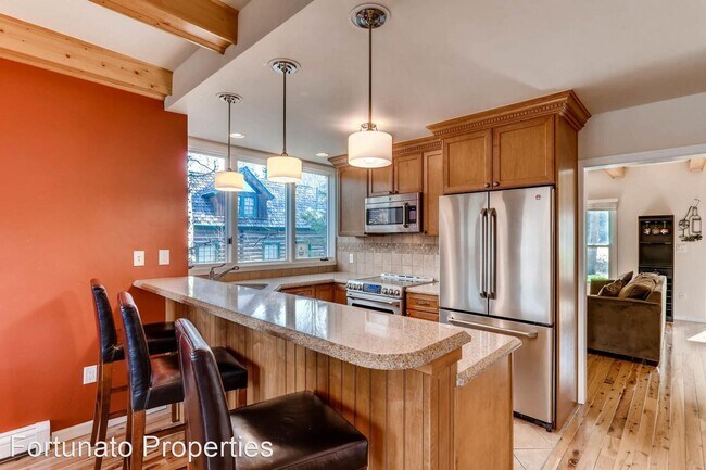 Foto del edificio - 3 br, 2.5 bath House - 105.5 S. High St.