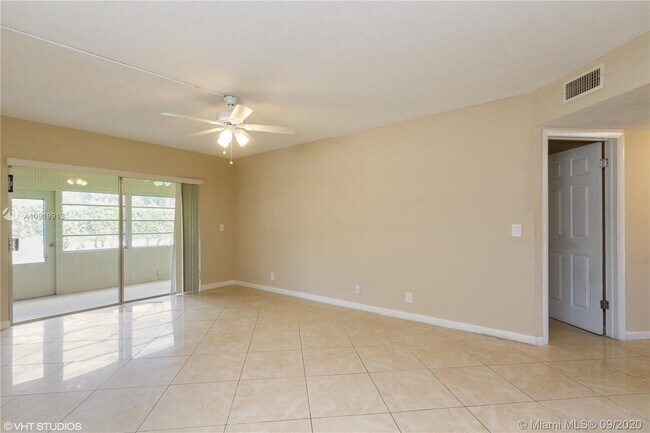 Building Photo - 8000 Lagos De Campo Blvd