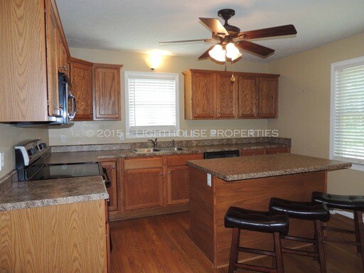 Building Photo - 62 Spring Oaks Dr