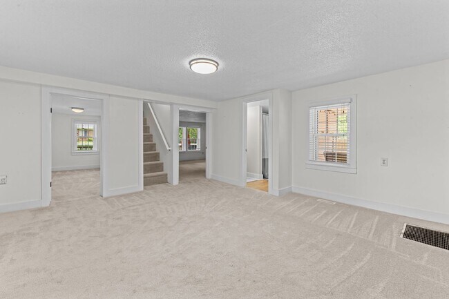 Foto del edificio - Updated Farmhouse in Wake Forest with scen...