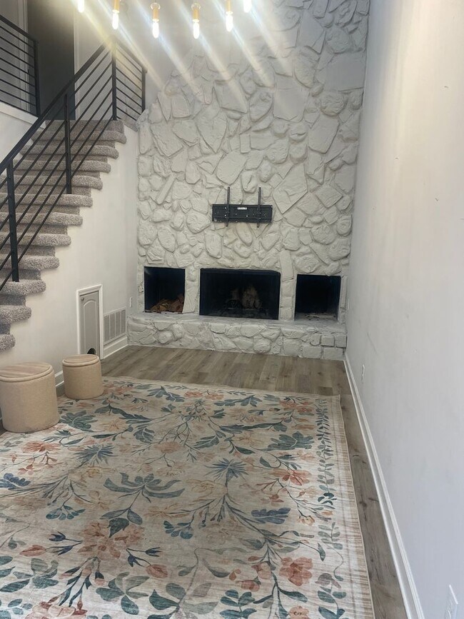 Foto del edificio - Knoxville 37918 - 2 bedroom, 2.5 bath Townhome - Contact Lisa Vineyard & Shannon Russell (865) 21...