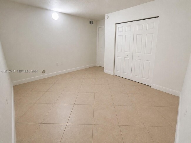 Foto del edificio - 8601 SW 94th St