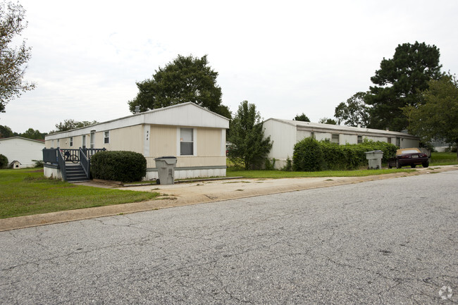 Building Photo - Hunter Ridge