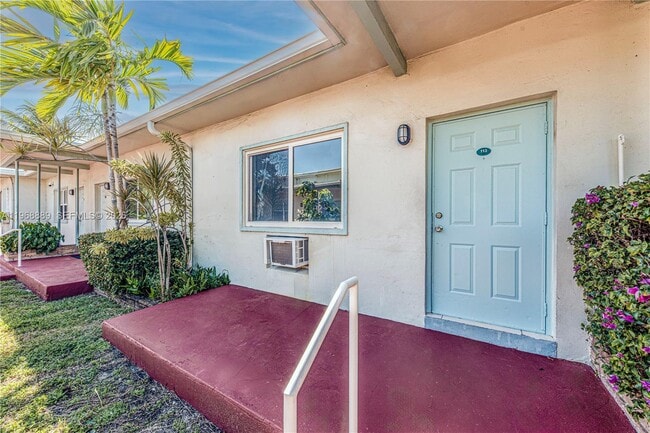 Building Photo - 1247 Marseille Dr