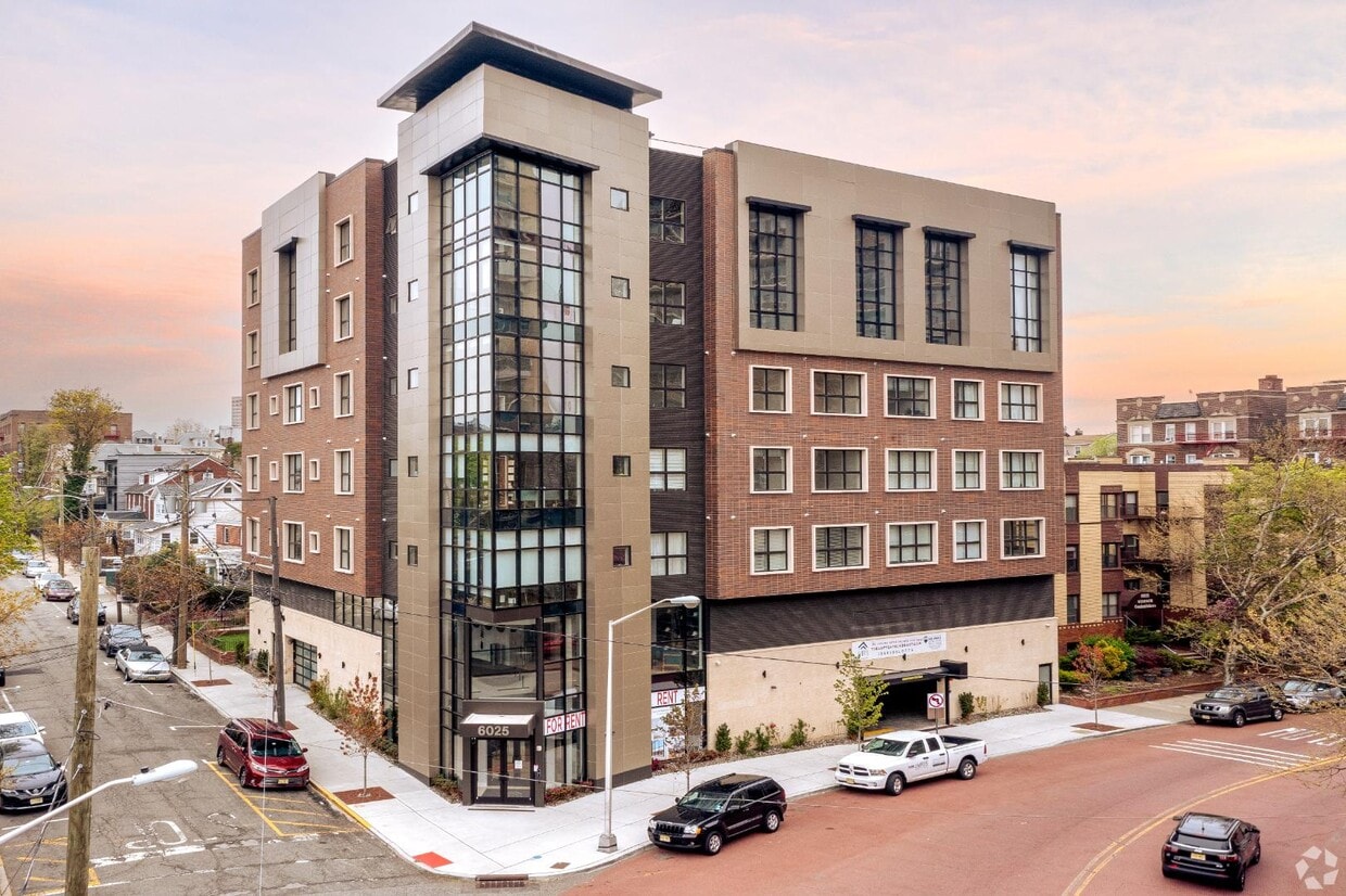 Foto del edificio - 6025 JFK Blvd E