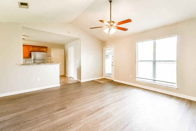 Building Photo - 7845 Sarah Ann Dr S