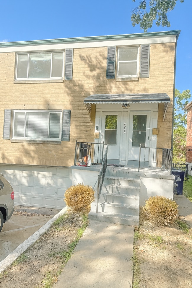 Building Photo - 7055 Amherst Ave