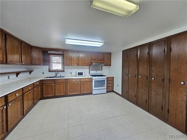 Building Photo - 1970 Sturgeon Point Rd