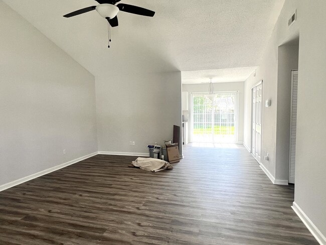 Building Photo - 4111 Glenshire Way