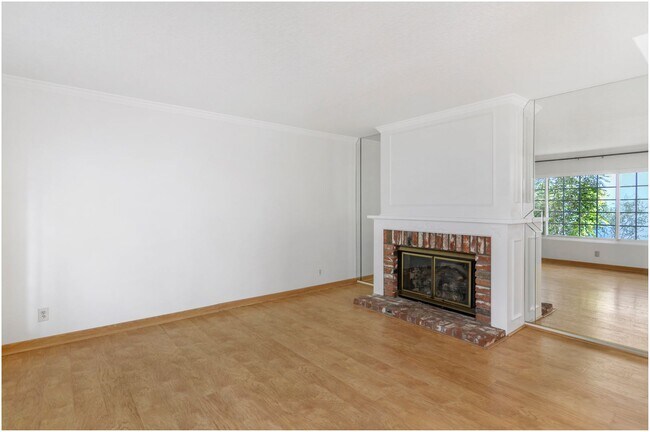 Foto del edificio - Nestled “inside the loop”, Woodbridge Home