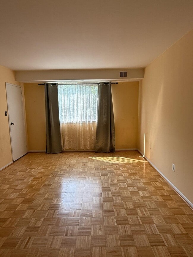 Building Photo - 9921 Bustleton Ave