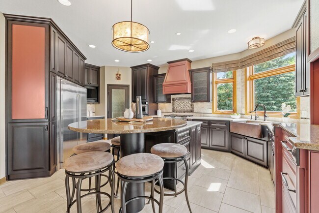 Foto del edificio - 6210 Deerwood Cir N