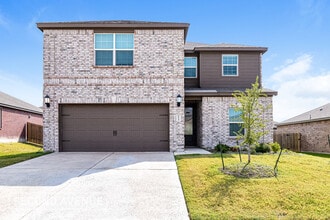 Building Photo - 2112 Meadow Dr