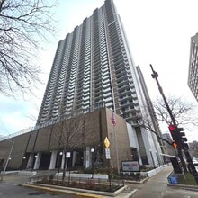 Building Photo - 6033 N Sheridan Rd