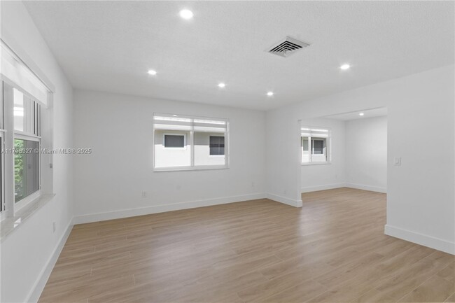 Building Photo - 1561 Alcala Ave