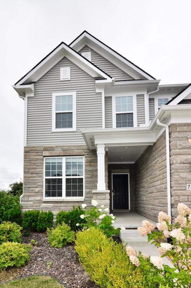 Building Photo - 728 Groveland Cir