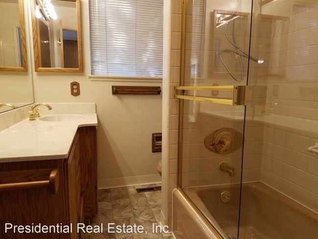 Building Photo - 2 br, 1 bath House - 3907 Middlefield Rd  ...