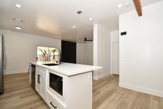 Building Photo - STUNNING 4 BEDROOM HOUSE WITH 3 CAR GARAGE...