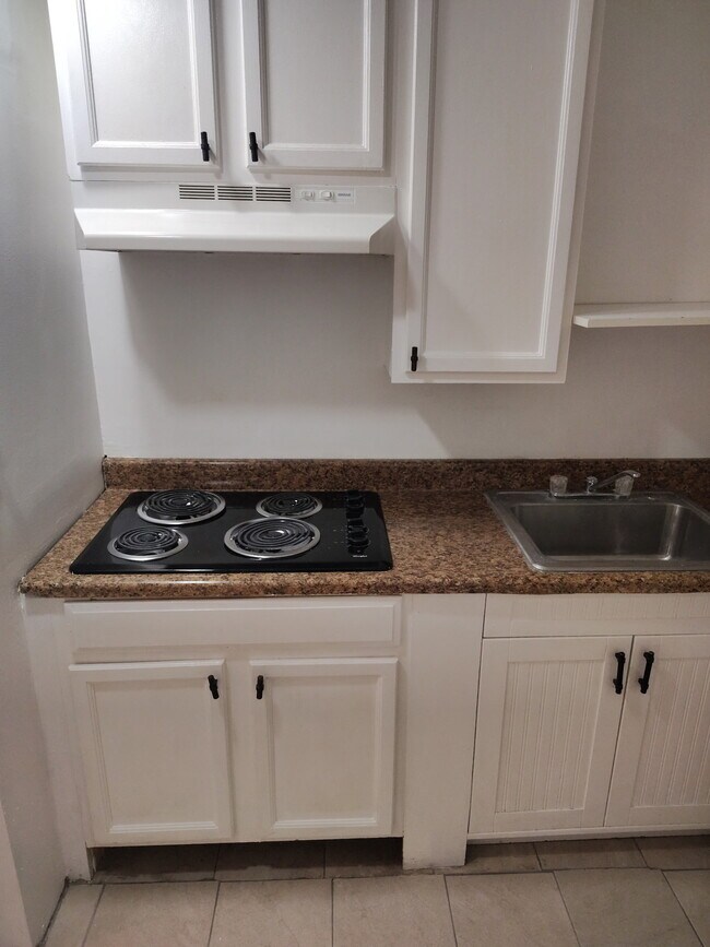 Electric cooktop - 5613 Wyalusing Ave