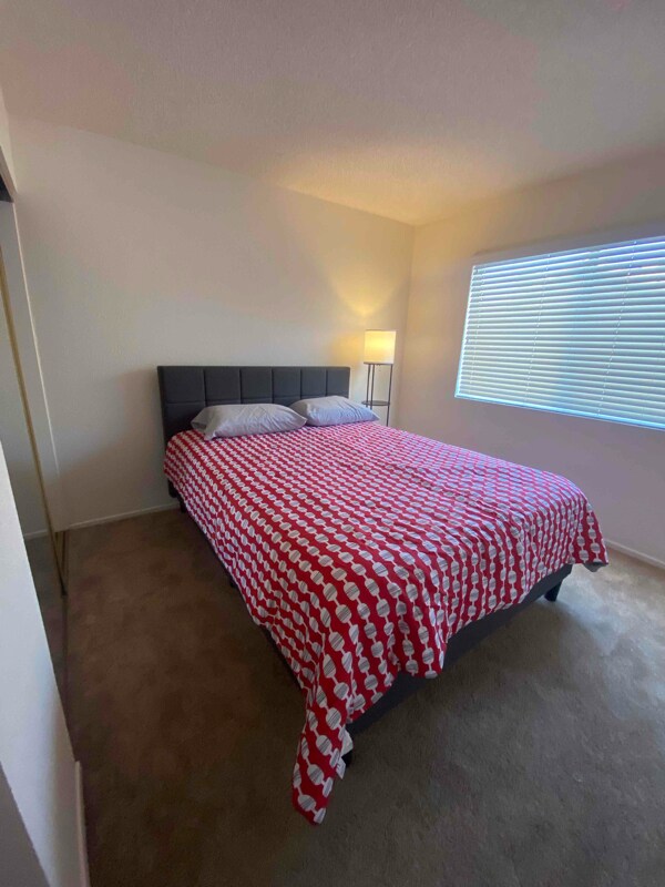 Building Photo - 1100 Rodeo Dr