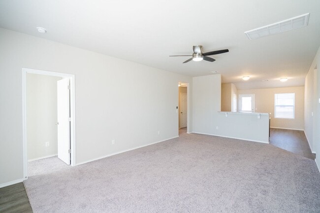 Building Photo - Gorgeous 4 Bed 2 Bath Home in Mustang!