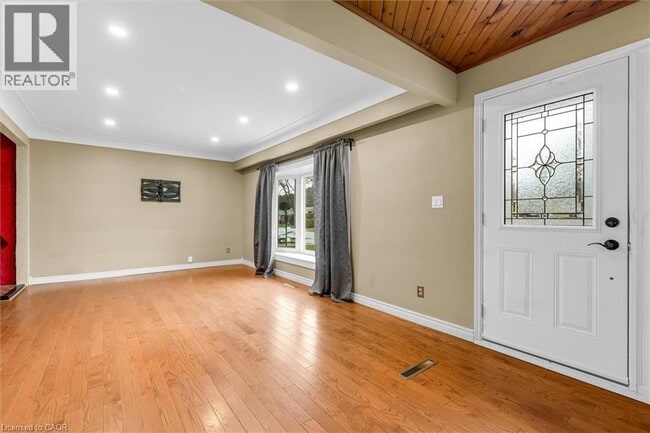 Building Photo - 17 Marilyn St