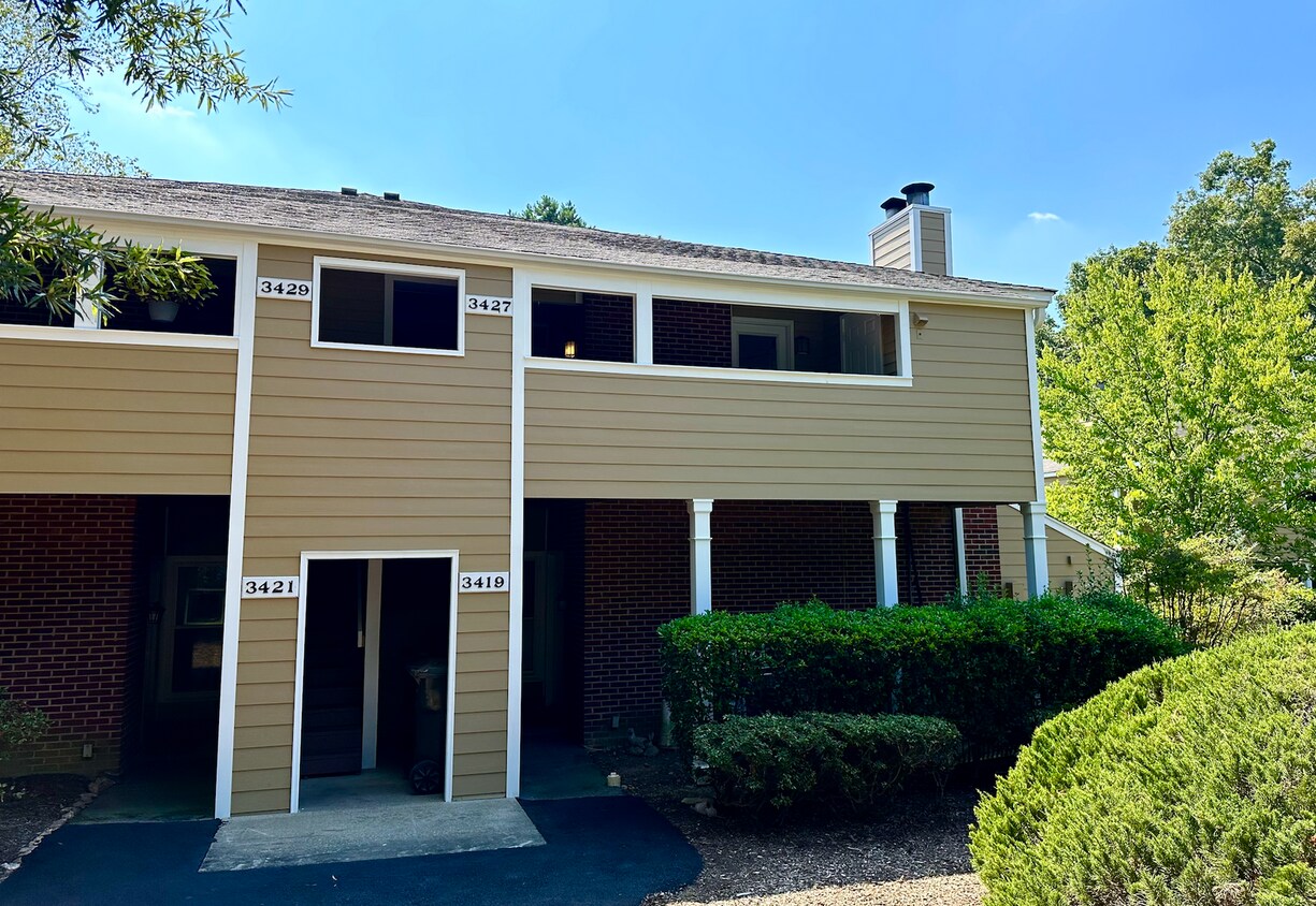 Primary Photo - Open and Updated 2-Bedroom Condo in Desira...