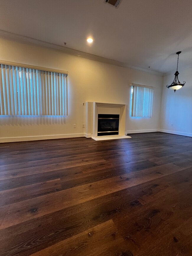 Building Photo - 11048 La Maida St