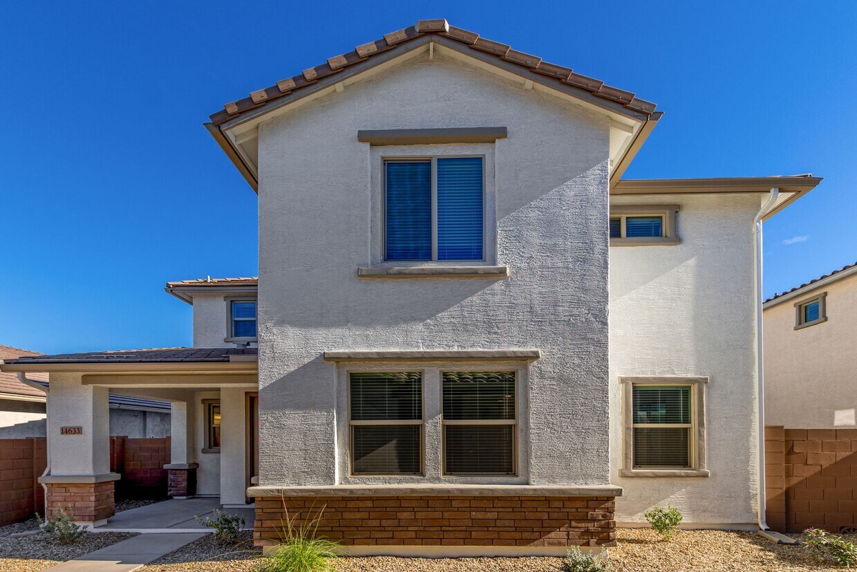 Foto principal - New Listing in Surprise