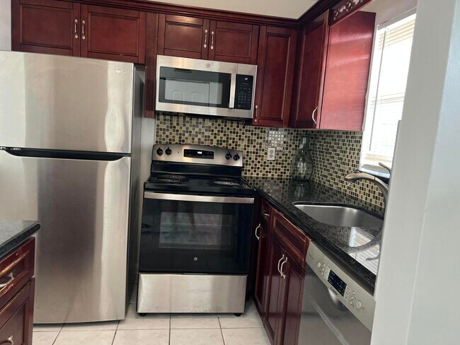 Foto del edificio - 9851 Sandalfoot Blvd