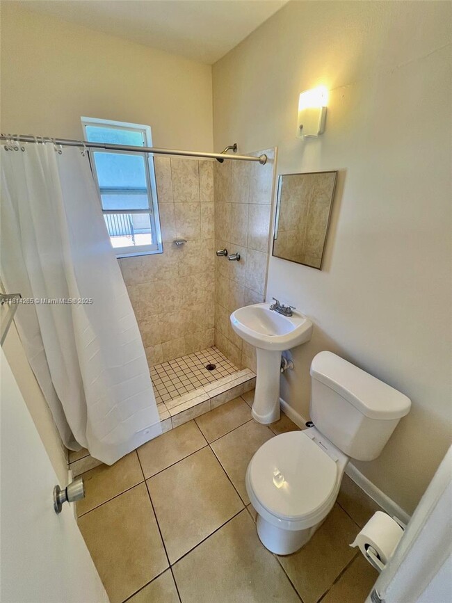 Foto del edificio - 690 NE 85th St
